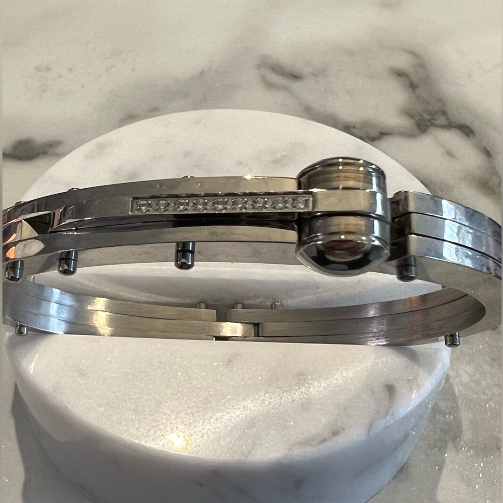 RHINESTONE SILVER CUFF BRACELET UNIQUE AND STUNNING 🤩